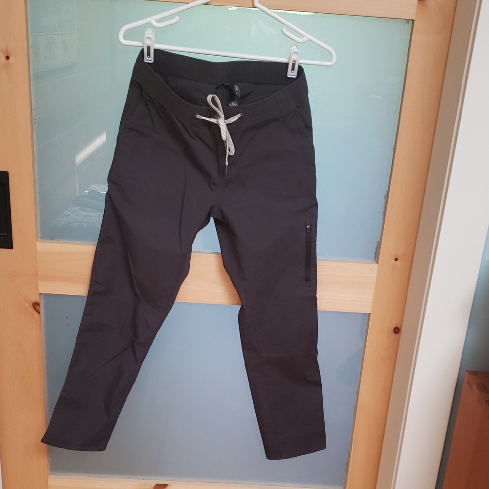 Vuori Gray Cargo Pants with Tapered Fit